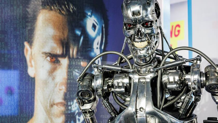 Ein Roboter T-800 eine Requisite aus dem Film Terminator mit Arnold Schwarzenegger - Die Ausstellung DeutschlandDigital vom 24. März 2023 bis 04. Februar 2024 im Haus der Geschichte in Bonn 30.03.2023 Bonn Gronau NRW Deutschland *** A robot T 800 a prop from the movie Terminator with Arnold Schwarzenegger The exhibition DeutschlandDigital from 24 March 2023 to 04 February 2024 at the House of History in Bonn 30 03 2023 Bonn Gronau NRW Germany