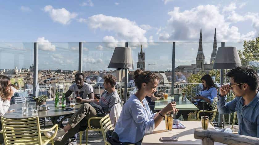 Mama Shelter Design Hotel, Dachterasse, Bar, Bordeaux, Frankreich *** Mom Shelter Design Hotel Roof terrace Bar Bordeaux France