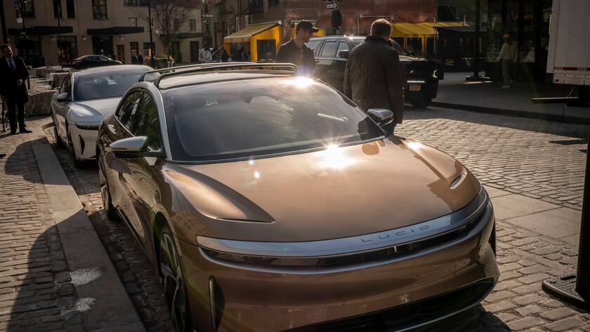 Lucid Motors showroom in New York A Lucid Air displayed outside the flagship studio of Lucid Motors in the Meatpacking District in New York on Monday, March 14, 2022. The Lucid Air is promoted as a competitor of Tesla. PUBLICATIONxNOTxINxUSAxUK RichardxB.xLevine