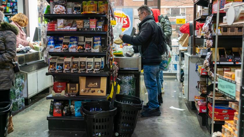 Consumers, stock market, everyone contends with inflation Check out in a supermarket in New York on Monday, December 12, 2022. PUBLICATIONxNOTxINxUSAxUK RichardxB.xLevine