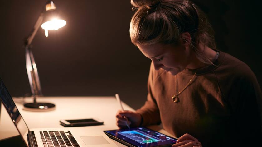 Anlegen mit der Community: Darauf kommt es an aktienkurs,home office,börsenmaklerin,tablet-pc,aktienkurse,börsenkurs,börsenkurse,heimarbeit,home-office,homeoffice,broker,börsenhändlerin,fondsmanager,ipad,pc,tablet,tablet pc,tablet-computer,tabletcomputer *** stock price,home office,stockbroker,tablet-pc,stock,stock market,stock prices,stocks,trade,home offices,stockbrokers,ipad,tablet pc mmq-1181 ,model released, Symbolfoto