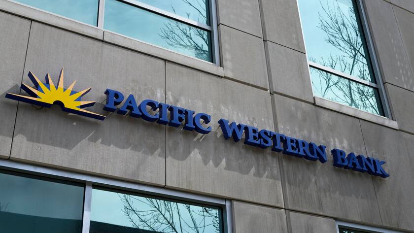 LOS ANGELES 20230313 Pacific Western Bank in Beverly Hills. LOS ANGELES USA x10060x *** LOS ANGELES 20230313 Pacific Western Bank in Beverly Hills LOS ANGELES USA x10060x, PUBLICATIONxNOTxINxDENxNORxSWExFIN Copyright: xHenrikxMontgomery/TTx AMERICAN BANKS d9-OO3MDpqs