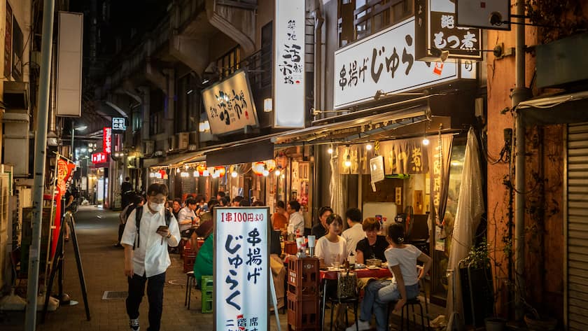 Japanische Bar im Viertel Ueno in Tokio: Die jungen Leute trinken weniger als ihre Eltern früher.