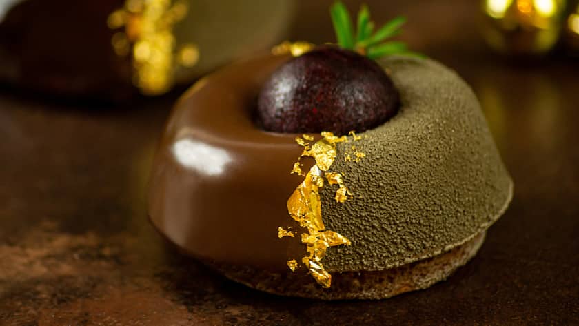 Golddekoration auf Praline