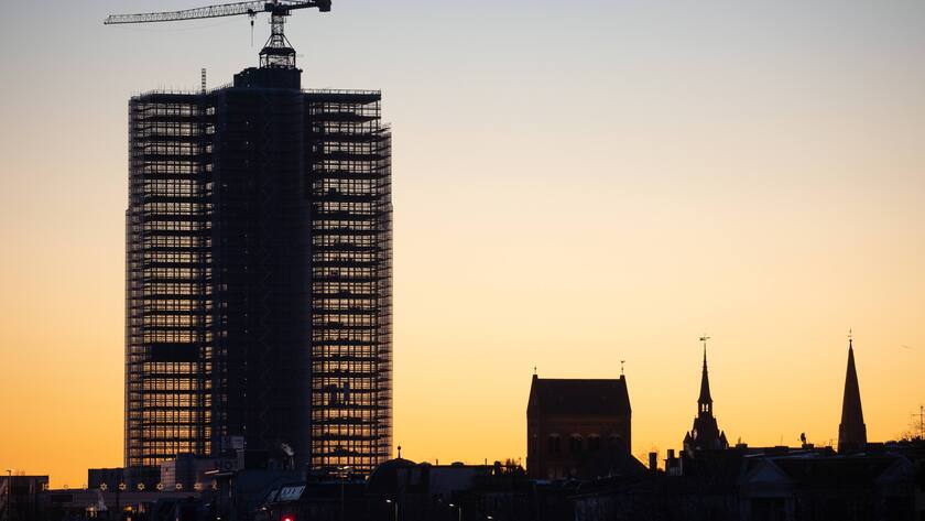 Blick auf das Hochhaus am Steglitzer Kreisel. 25.12.2021, Berlin, Blick auf das Hochhaus am Steglitzer Kreisel., Berlin Berlin Deutschland, DEU Steglitzer Kreisel *** View of the high-rise building at Steglitzer Kreisel 25 12 2021, Berlin, View of the high-rise building at Steglitzer Kreisel , Berlin Berlin Germany, DEU Steglitzer Kreisel