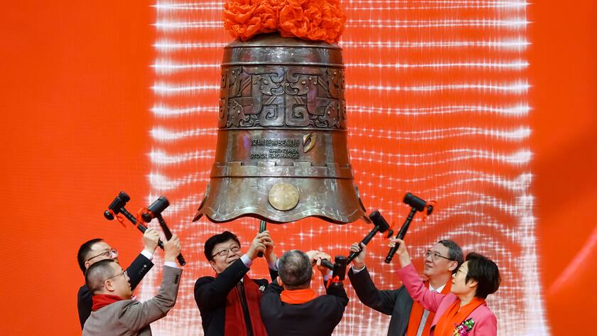 SHENZHEN, CHINA - DECEMBER 02: People attend the listing ceremony of Shenzhen Longtech Smart Control Co., Ltd and Shanghai Hi-Road Food Technology Co., Ltd at the Shenzhen Stock Exchange on December 2, 2020 in Shenzhen, Guangdong Province of China. PUBLICATIONxINxGERxSUIxAUTxHUNxONLY Copyright: xVCGx CFP111308913927