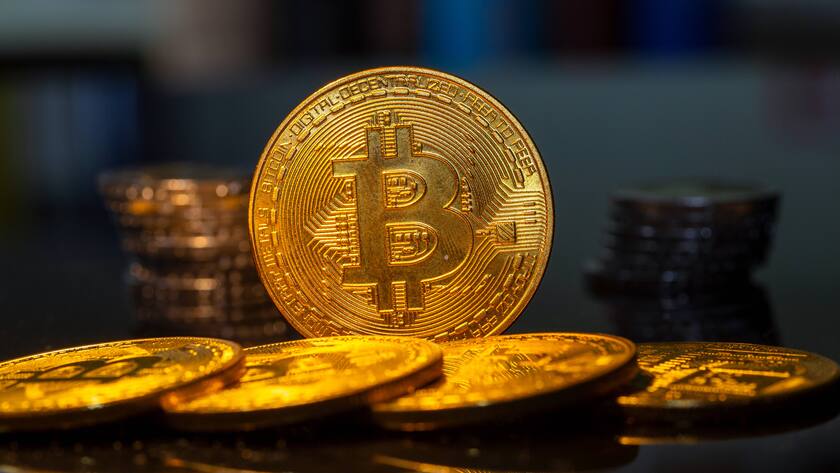 Nahaufnahme von symbolischen Bitcoins *** Close-up of symbolic bitcoins Copyright: xx