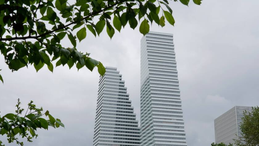 Foto Manuel Geisser 08.05..2023 Bild : Roche Tower Basel / Roche Turm Bau 1 Bau 2 *** Photo Manuel Geisser 08 05 2023 Image Roche Tower Basel Roche Tower Building 1 Building 2
