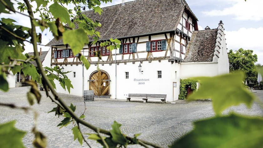 In diesen Mauern entstehen Zürcher Weine mit Geschichte.