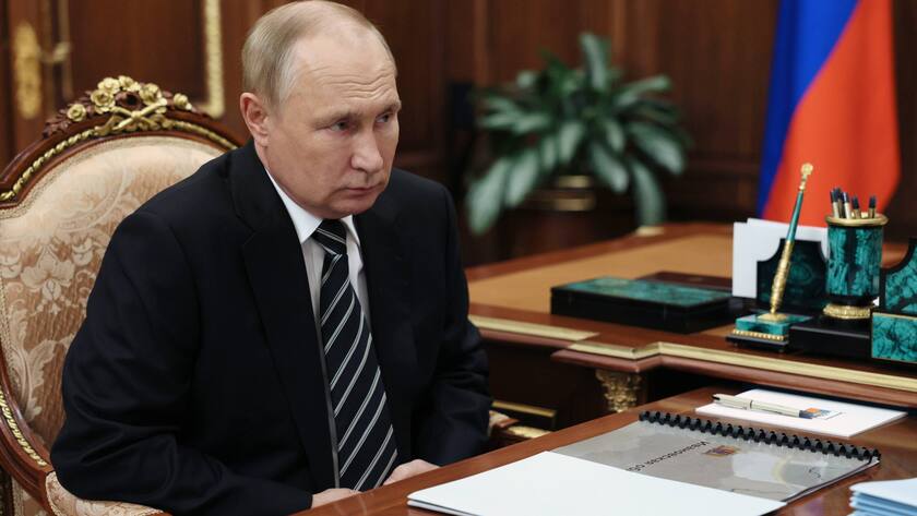 Russia Putin 8289055 04.10.2022 Russian President Vladimir Putin listens to Ivanovo Region Governor Stanislav Voskresensky during a meeting at Moscow s Kremlin, Russia. Gavriil Grigorov / POOL Moscow Russia PUBLICATIONxINxGERxSUIxAUTxONLY Copyright: xGavriilxGrigorovx