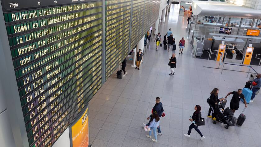 Piloten Streik der Lufthansa 800 Flüge werden gestrichen am Flughafen in München / Datum: 02.09.2022 / *** Pilots strike of Lufthansa 800 flights are canceled at the airport in Munich date 02 09 2022