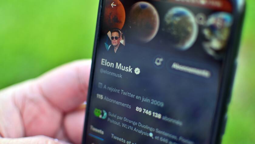 May 1, 2022, Saint Clement, Auvergne Rhone Alpes, France: A woman looks at ELON MUSK s Twitter account on her phone. Last week, the billionaire bought the social media for 44 billion dollars. Saint Clement France - ZUMAf173 20220501_zip_f173_010 Copyright: xAdrienxFillonx
