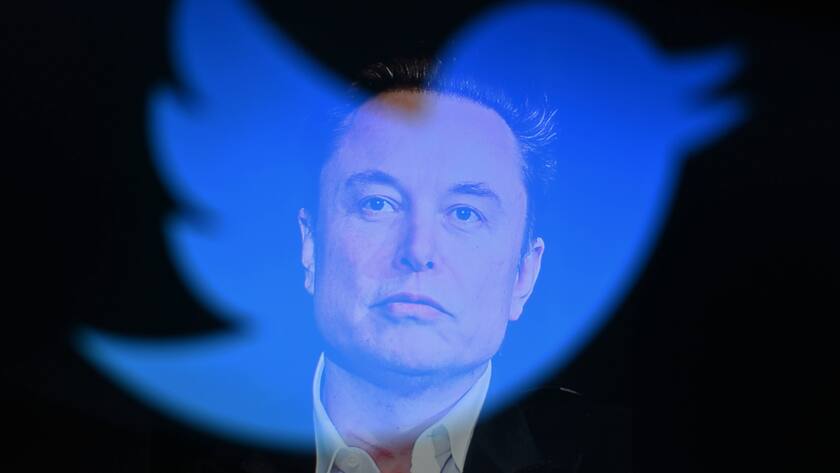 December 20, 2022, Cours la Ville, Auvergne Rhone Alpes, France: Elon Musk, Twitter s CEO, is seen with the logo of the social network. Cours-la-Ville, December 20, 2022. Cours la Ville France - ZUMAf173 20221220_zip_f173_005 Copyright: xAdrienxFillonx