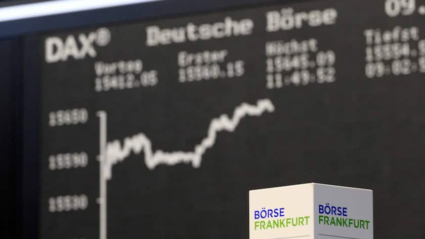 Blick in den Handelssaal der Frankfurter Boerse, Aktienkurse, Bildschirme, DAX, Tecdax, Broker, Aktienhaendler, Dax-Kurve, allgemein, feature, Randmotiv, Symbolfoto Pressekonferenz der Deutschen Boerse AG in Frankfurt am 08.02.20123. *** View into the trading hall of the Frankfurt Stock Exchange, stock prices, screens, DAX, Tecdax, broker, stock trader, Dax curve, general, feature, marginal motif, symbol photo press conference of Deutsche Boerse AG in Frankfurt on 08 02 20123
