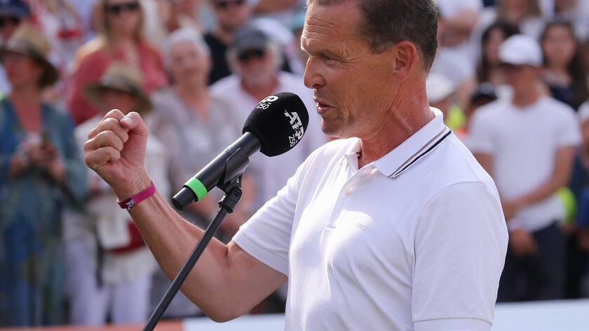 18.06.2023 Stuttgart, Tennis BOSS OPEN 2023 Finale , Daniel Grieder CEO Boss bei der Siegerehrung *** 18 06 2023 Stuttgart, Tennis BOSS OPEN 2023 Final , Daniel Grieder CEO Boss at the award ceremony