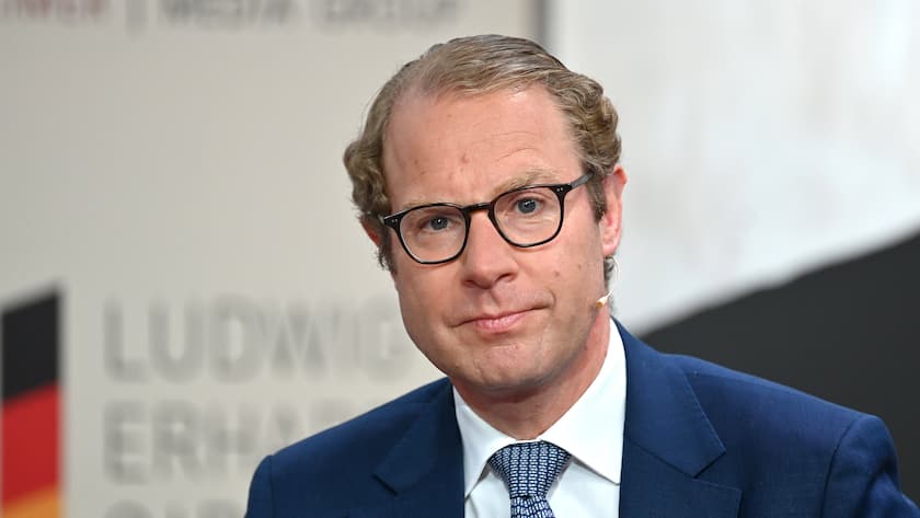 Tobias Vogel, Member of the Management Board of UBS Europe SE, Einzelbild,angeschnittenes Einzelmotiv,Portraet,Portrait,Porträt. Ludwig Erhard Gipfel 2023 auf Gut Kaltenbrunn am Tegernsee am 03.05.2023 *** Tobias Vogel, Member of the Management Board of UBS Europe SE, single image,cropped single image,portrait,portrait Ludwig Erhard summit 2023 at Gut Kaltenbrunn at Tegernsee on 03 05 2023