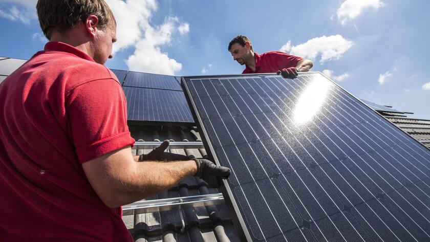 Solarzellen Montage Installation