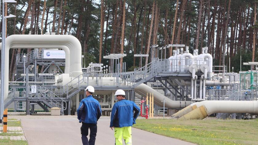 Blick am Dienstag (30.08.2022) in Lubmin (Landkreis Vorpommern Greifswald) bei einem Presstermin auf den Endpunkt der Ostseepipeline Nord Stream 1. Russland will seine Gaslieferungen nach Deutschland über den Standort am Greifswalder Bodden erneut wegen Wartungsarbeiten einstellen. NordStream1 liefert seit 2011 russisches Erdgas nach Deutschland. Mittlerweile ist die Trasse durch den Krieg zwischen Russland und der Ukraine jedoch sehr umstritten. So sucht man derzeit in der Bundesrepublik nach Wegen, russis