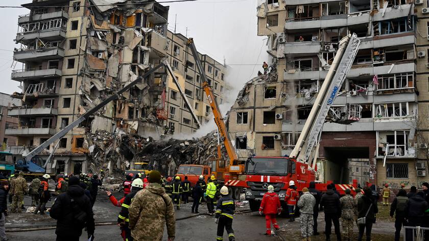 Zerstörtes Wohnhaus in Dnipro: Beim Angriff am Samstag starben zahlreiche Zivilisten.