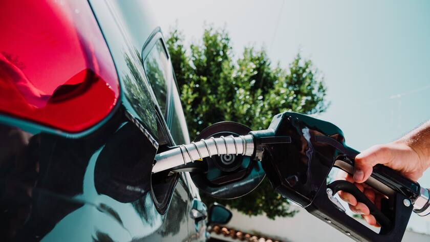 Ein höherer Ölpreis würde auch das Benzin wieder verteuern.