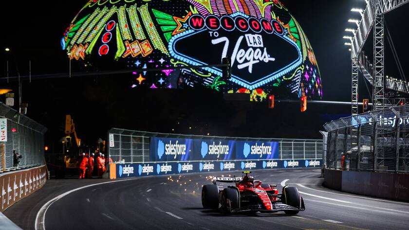 55 SAINZ Carlos spa, Scuderia Ferrari SF-23, action during the 2023 Formula 1 Heineken Silver Las Vegas Grand Prix, 21th round of the 2023 Formula One World Championship, WM, Weltmeisterschaft from November 17 to 19, 2023 on the Las Vegas Strip Circuit, in Las Vegas, USA - F1 - LAS VEGAS GRAND PRIX 2023 DPPI/Panoramic PUBLICATIONxNOTxINxFRAxBEL 00123046_AV3_5860