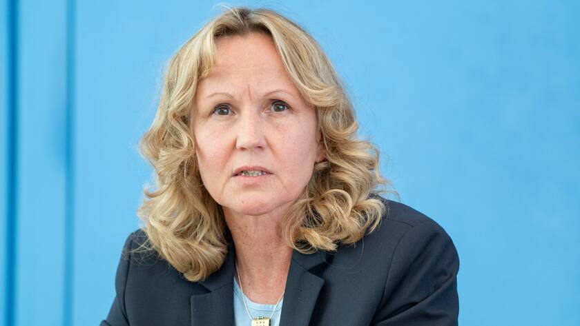 Steffi Lemke, Bundesumweltministerin an einer Bundespressekonferenz in Berlin