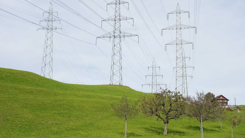Foto Manuel Geisser 20.10.2021 Strommarkt Elektrosmog Hochspannungsleitung *** Photo Manuel Geisser 20 10 2021 electricity market electrosmog high voltage line