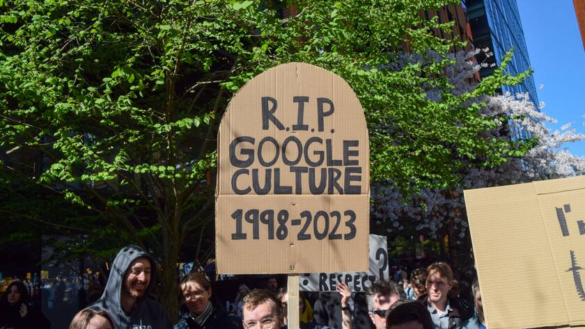 Demonstranten vor dem britischen Hauptsitz des Tech-Unternehmens Google: Sie protestieren gegen «ungerechte» Entlassungen.