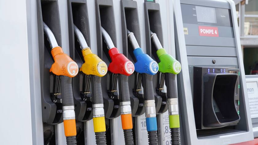 Foto Manuel Geisser 27.04.2023 Schweiz. Bild : Diverse Benzin Zapfhaene ,Zapfpistolen *** Photo Manuel Geisser 27 04 2023 Switzerland picture miscellaneous petrol nozzles ,nozzles