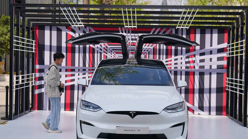 KUNMING, CHINA - MARCH 31: Tesla Model X Plaid car is displayed on March 31, 2023 in Kunming, Yunnan Province of China. PUBLICATIONxINxGERxSUIxAUTxHUNxONLY Copyright: xChinaxNewsxServicex 111429913827