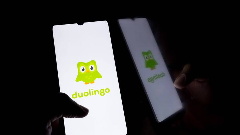 Lernen Sie Sprachen mit Duolingo? Logo Photo Illustration The Duolingo logo is displayed on a smartphone screen in Athens, Greece, on September 12, 2024. Athens Greece PUBLICATIONxNOTxINxFRA Copyright: xNikolasxKokovlisx originalFilename: kokovlis-notitle240912_npS0S.jpg