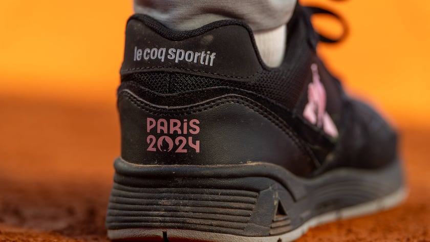 2024-07-28 Tennis - Olympic Games, Olympische Spiele, Olympia, OS Paris 2024 - Day 2 PARIS, FRANCE - JULY 28: A sneaker of Paris 2024 by Le Coq Sportif is seen while athletes are competing in the Men s Doubles during Day 2 of Tennis - Olympic Games Paris 2024 at Roland Garros on July 28, 2024 in Paris, France. Photo by Joris Verwijst/BSR Agency Paris France Content not available for redistribution in The Netherlands directly or indirectly through any third parties. Copyright: xBSRxAgencyx