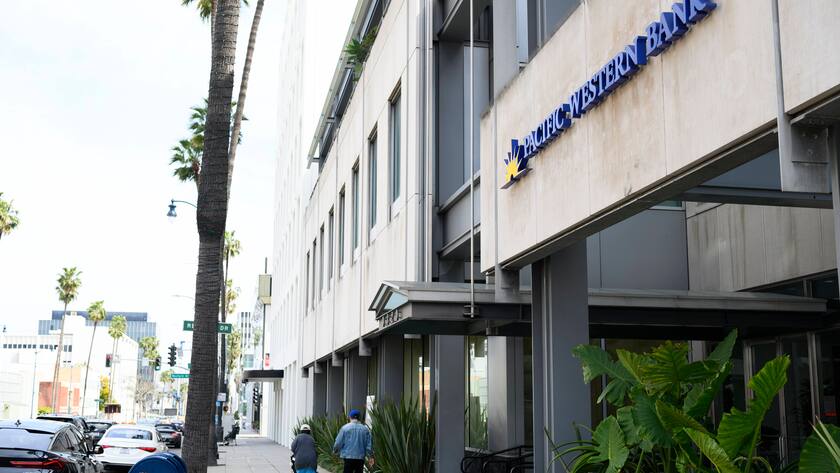 LOS ANGELES 20230313 Pacific Western Bank in Beverly Hills. LOS ANGELES USA x10060x *** LOS ANGELES 20230313 Pacific Western Bank in Beverly Hills LOS ANGELES USA x10060x, PUBLICATIONxNOTxINxDENxNORxSWExFIN Copyright: xHenrikxMontgomery/TTx AMERICAN BANKS cKLl63FVd_s