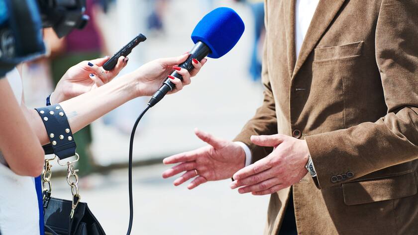 Versicherungen und Krankenkassen sind für die Medien gefragte Ansprechpartner.