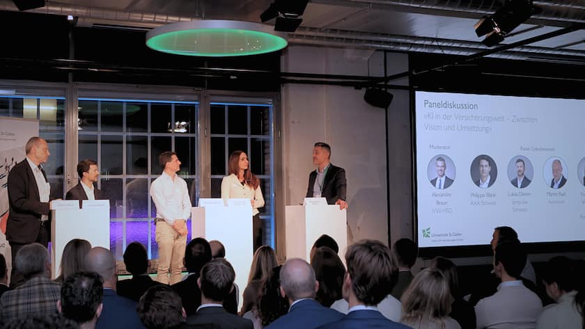 Die KI sorgt für reichlich Diskussionsstoff bei Martin Rast (Adnovum), Lukas Diener (Synpulse), Philippe Blank (Axa Schweiz), Yvonne van Voornveld (Orion) und Gastgeber Alexander Braun (IVW; v.l.n.r.)