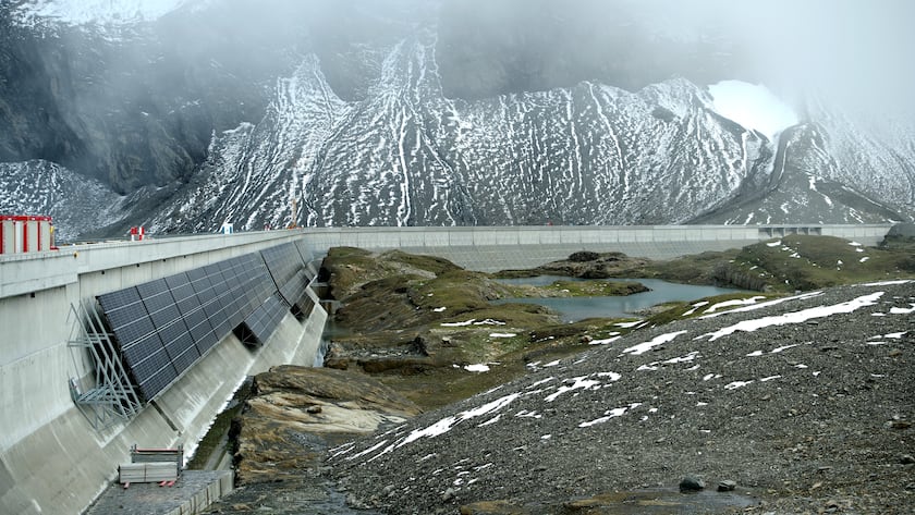 Stausee und Solarpanels am Kraftwerk Linth-Limmern, 31.8.2021