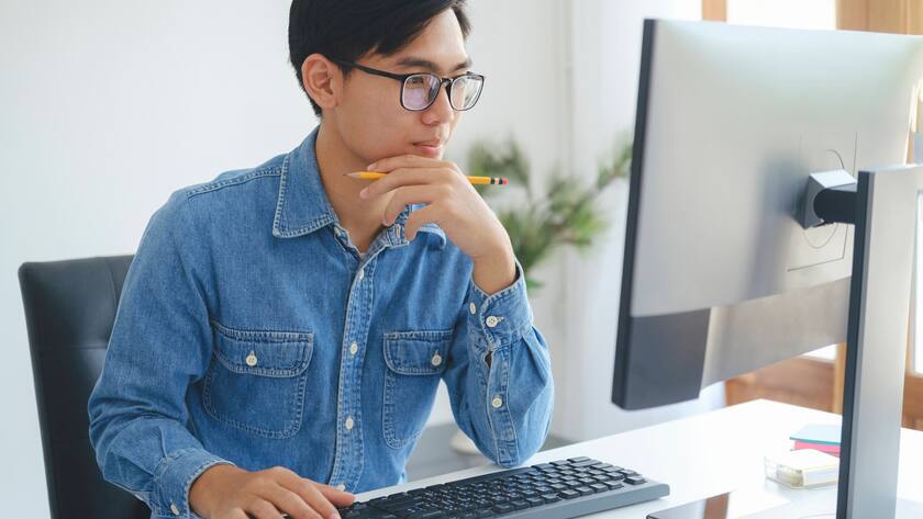 Programmers and developer teams are coding and developing softwa Chiang Mai, Chiang Mai, Thailand CR_SIME21092822-842520-01 ,model released, Symbolfoto