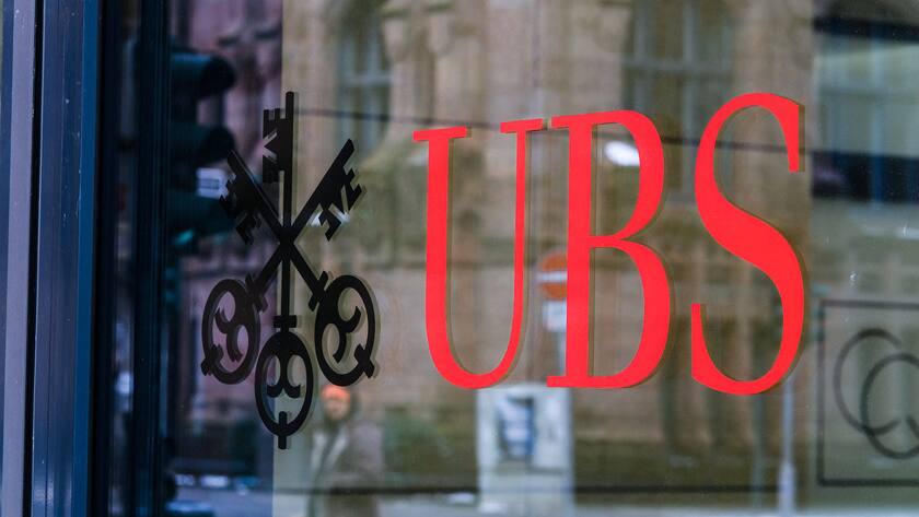 Zu Verzögerung führe wohl auch, dass die UBS Schwärzungen im Bericht verlangt.