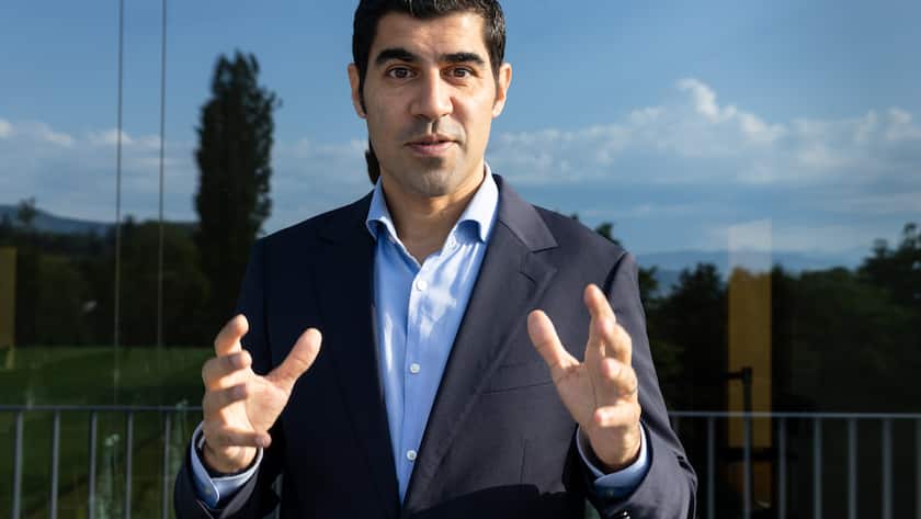 Parag Khanna (born 27 July 1977 in Kanpur) is an Indian American specialist in geopolitics and globalization.He is the managing partner of FutureMap, and former managing partner of Hybrid Reality as well as Co-Founder & CEO of Factotum.Fotografiert in Rüschlikon am 15.06.22