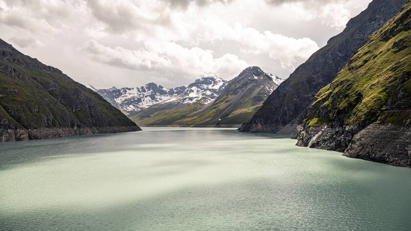 Stauseen wie der Grande Dixence im Wallis speichern Wasser für die Stromproduktion im Winter.
