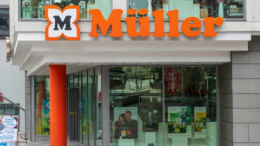 Filiale der Firma Müller in Kempten Filiale der Firma Müller in Kempten Copyright: xZoonar.com/WolfgangxFilserx zoonar_17406199