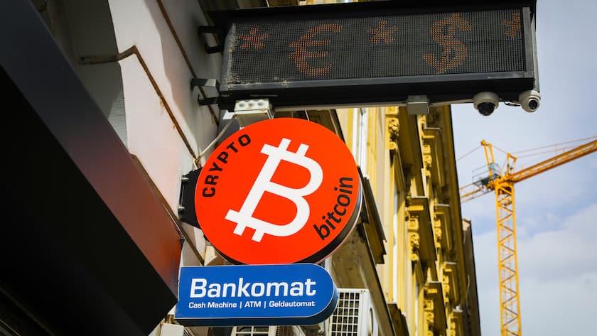 Daily Life In Zagreb, Croatia Bitcoin symbol is seen on a crypto currency exchange shop in Zagreb, Croatia on September 16, 2021. Zagreb Croatia zawrzel-dailylif210916_npEAU PUBLICATIONxNOTxINxFRA Copyright: xBeataxZawrzelx
