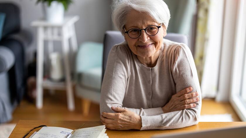 Ältere Frau - Rentnerin _ AHV-Reform