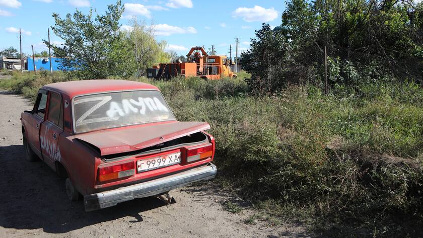 HRAKOVE, UKRAINE - SEPTEMBER 9, 2022 - A car is left on the roadside in Hrakove village which the Ukrainian Armed Forces recently liberated from Russian invaders, Chuhuiv district, Kharkiv Region, northeastern Ukraine. Exhumation of bodies of men killed during Russian occupation of now liberated village in Kharkiv Region PUBLICATIONxNOTxINxRUS Copyright: xVyacheslavxMadiyevskyyx