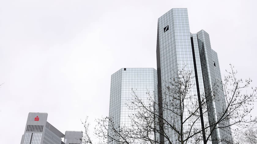 Die Deutsche Bank in Frankfurt zog am Freitag andere Bankentitel mit in die Tiefe.