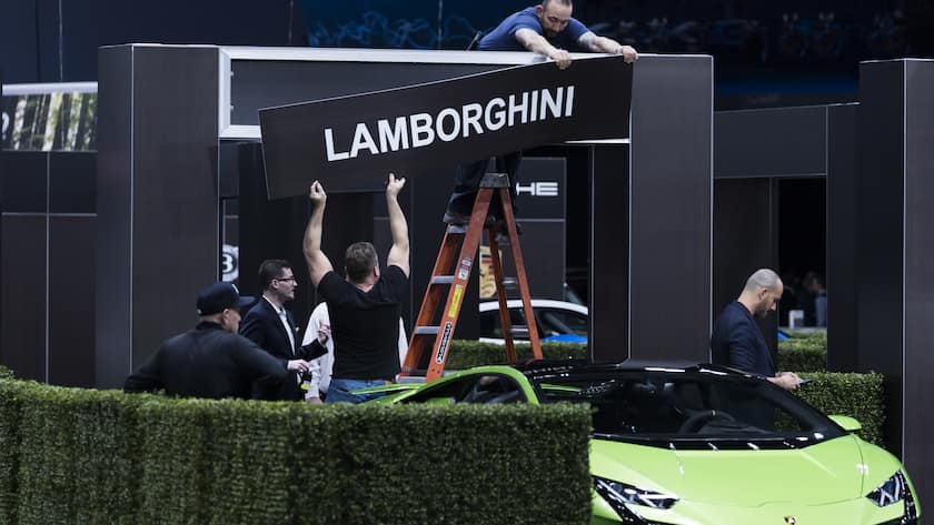 epa09888029 Workers make adjustments to the Lamborghini display at the 2022 New York Auto Show in New York, New York, USA, 13 April 2022. The normally annual show, which started in 1900, was not held for the past two years due to the coronavirus pandemic EPA/JUSTIN LANE