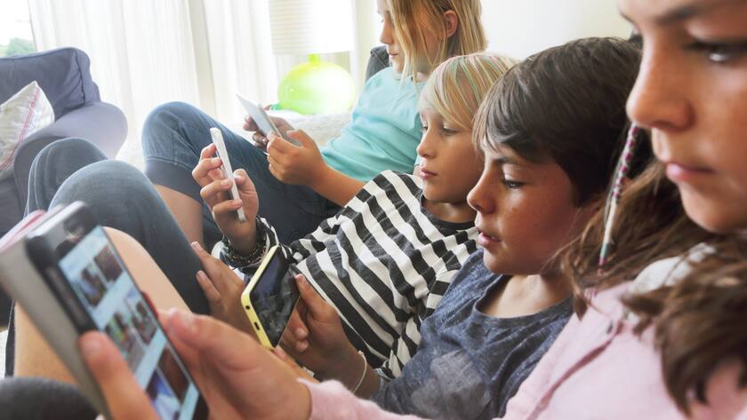 Kinder, Social Media, Fake News