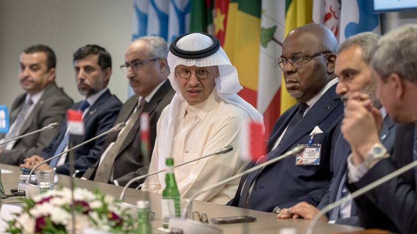 epa10225191 Prince Abdulaziz bin Salman Al Saud (C), Minister of Energy, Industry and Mineral Resources of the Kingdom of Saudi Arabia, attends a press conference of the 33rd Organization of Petroleum Exporting Countries (OPEC) and non-OPEC Ministerial Meeting at the OPEC headquarters in Vienna, Austria, 05 October 2022. EPA/CHRISTIAN BRUNA