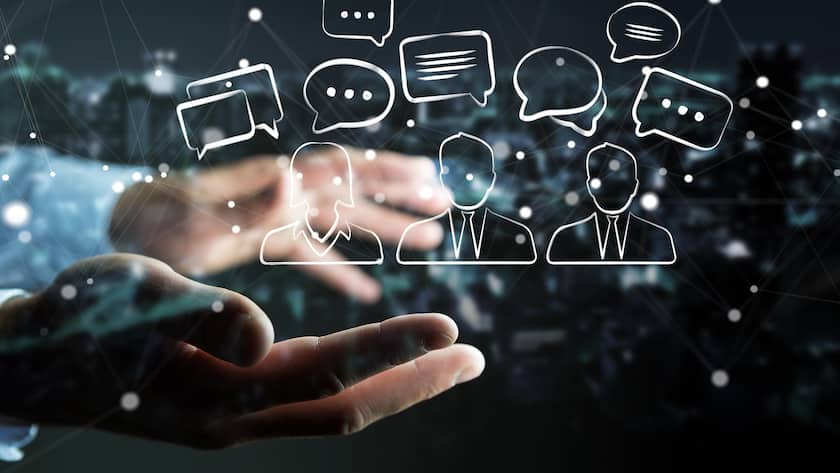 Hände mit virtuellen Sprechblasen, Dialogplattform