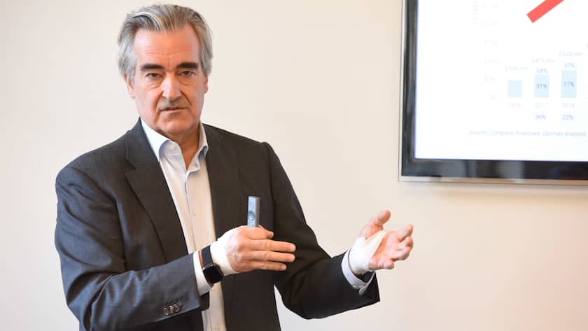 Reto Ringger, Gründer und CEO Globalance Bank, referiert in Zürich vor Medienleuten.